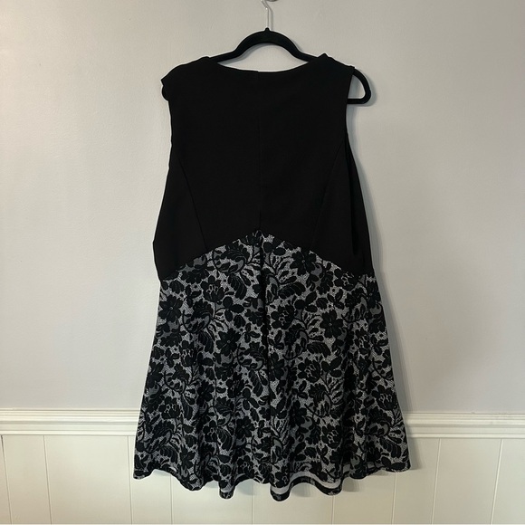 HAANI Woman Black & White Two-Tone Sleeveless V-Neck Floral Dress Sz 3X GUC - Picture 8 of 8